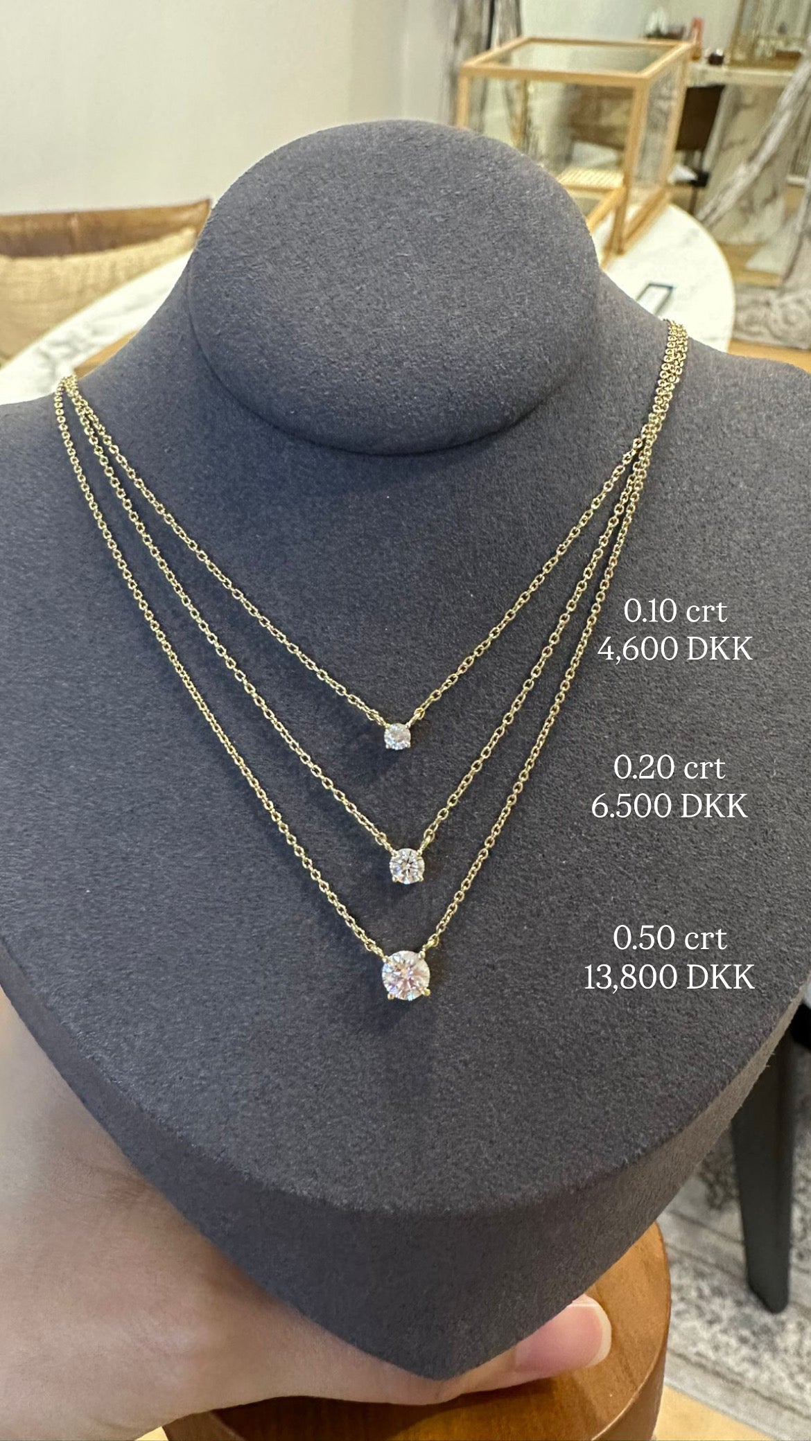 SOLITAIRE NECKLACE WITH 0.10 crts DIAMONDS