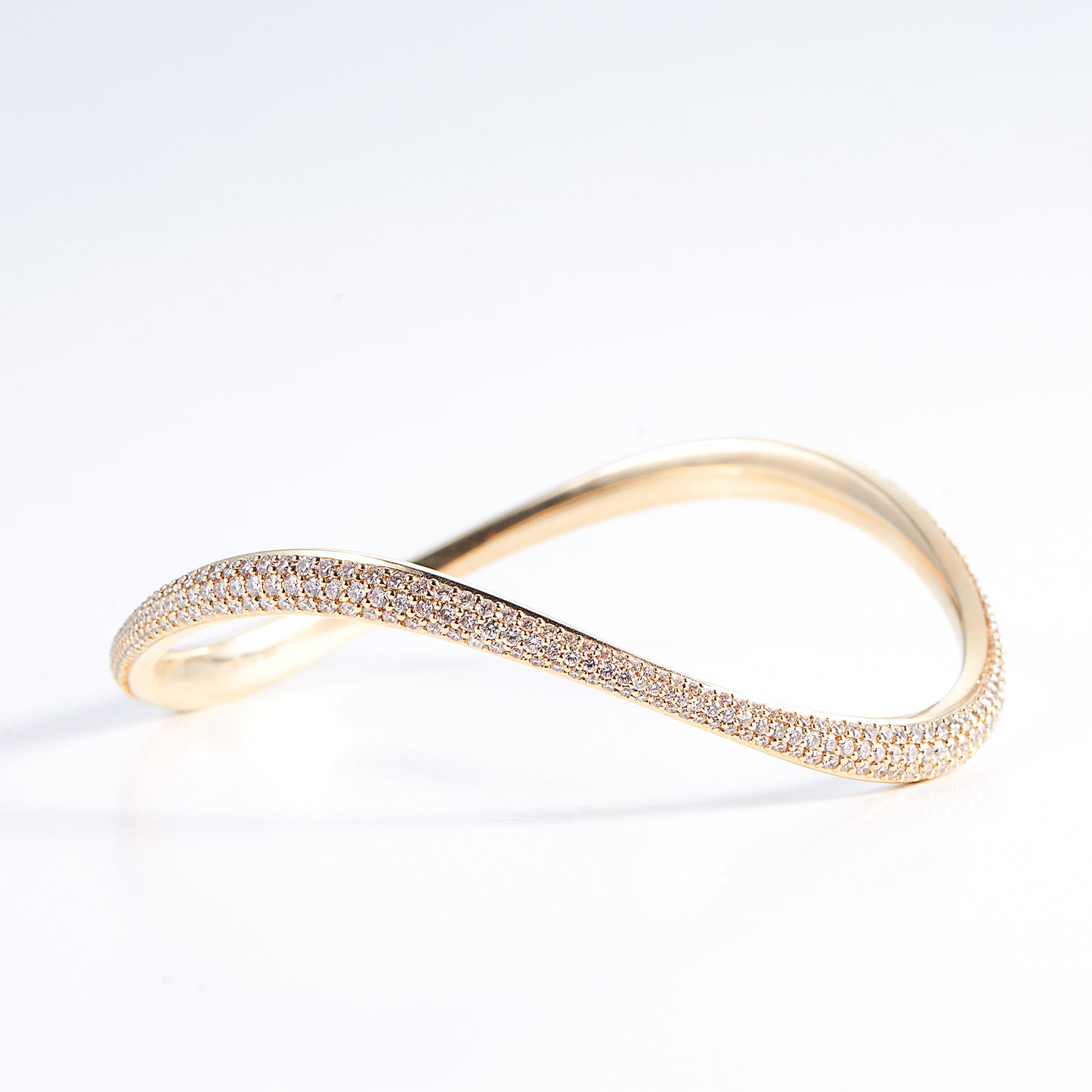 GRDUATING DIAMOND BANGLE